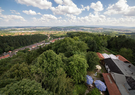 Blick vom Bismarckturm zum Harz.