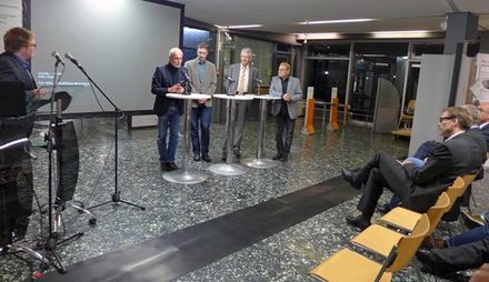 Diskutierten über Energieeffizienz (von links): Patrick Nestler, Geschäftsführer der Regionalen EnergieAgentur, Prof. Dr. Thomas M. Cerbe vom Institut für Verkehrsmanagement der Ostfalia, Jan Holzenbecher, Klimaschutzmanager der Stadt Salzgitter, Klaus-Dieter Sievers, Geschäftsführer von Dr. Graband und Partner und Kreishandwerksmeister Gerd Kunze. (Foto: Stadt Salzgitter)