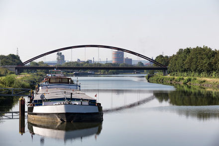 Die Stabbogenbrücke auf der Industriestraße Nord, die über den Salzgitter Stichkanal führt. Foto: André Kugellis