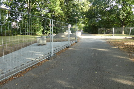 Das gute Wetter wird ausgenutzt, um die Seewegachse zu asphaltieren.