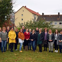 Dr. Roswitha Krum und Vertreter/innen der Familienzentren