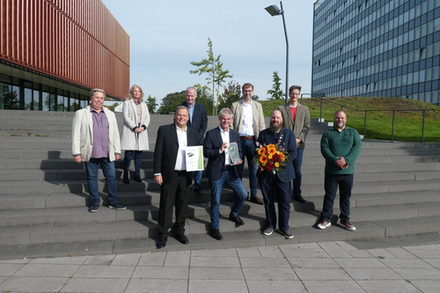 Foto von links: 2. Vorsitzender Uwe Geissler (reka), Susanne Rosen (Energie-Agentur), 1. Vorsitzender Matthias Brandfass (Energie-Agentur), Michael Buntfusz (Stadt Salzgitter), Oberbürgermeister Frank Klingebiel, Stadtbaurat Michael Tacke, 1. Vorsitzender Heiko Hilmer (reka), Klimaschutzmanager Jan Holzenbecher (Stadt Salzgitter), 2. Vorsitzender Gianluca Calabrese (Energie-Agentur)