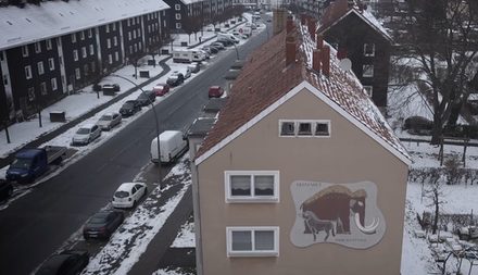 Tierfresken an einem Mehrfamilienhaus im ehemaligen Abschnitt VI.