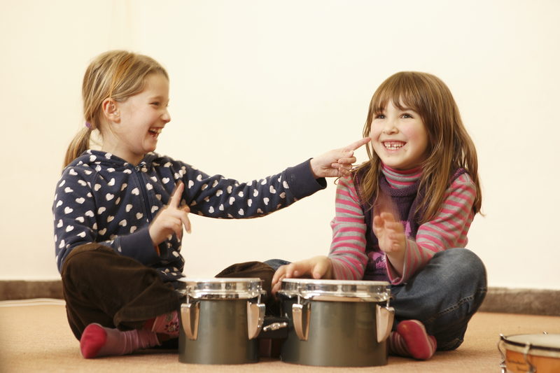 „Einsteigen, festhalten, gleich geht es im Instrumentenkarussell der Musikschule los!“