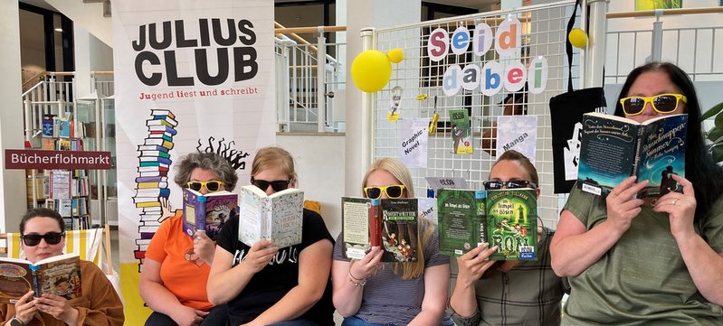 Das Team der Stadtbibliothek lädt Jugendliche zwischen 11 und 14 Jahren zum JULIUS CLUB ein.