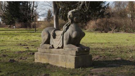 Sphinx in Salzgitter-Flachstöckheim.