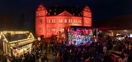 Adventstreff vor Schloss Salder.