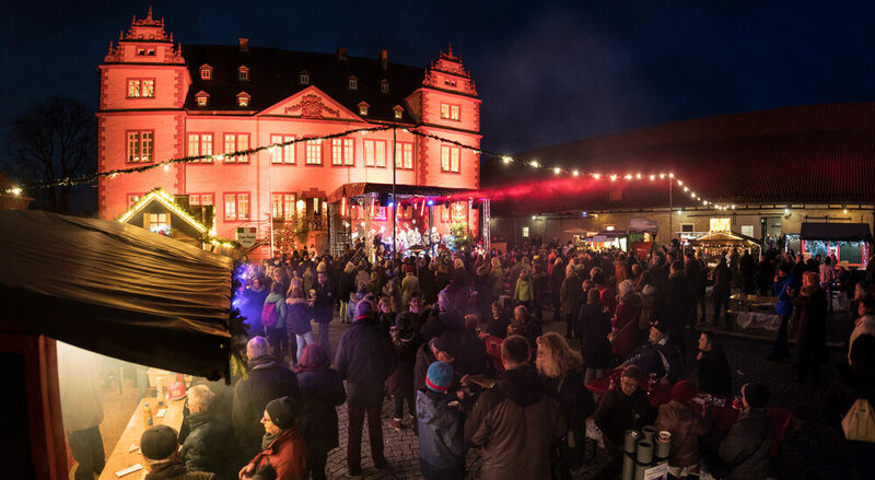 Adventstreff 2017 vor dem Schloss Salder