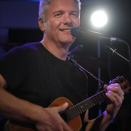 Mit Mario Becker beginnt am 13. Oktober der Ohrenschmaus in der Stadtbibliothek.