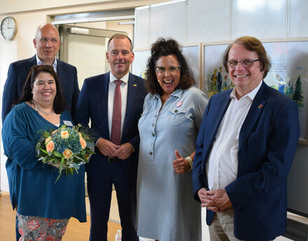 (von links) Athanassia Moudiou (Gesundheitsamt Stadt Salzgitter), Olaf Kleint (Fachdienstleiter Soziales und Senioren), Zweiter Bürgermeister Christian Striese, Comedian Ramona Schuhkraft, Sozialdezernent Dr. Dirk Härdrich.