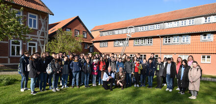 Gruppenbild aller Teilnehmenden mit Oberbürgermeister Frank Klingebiel