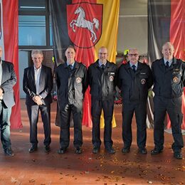 Gruppenbild der Beförderungen bei der Berufsfeuerwehr