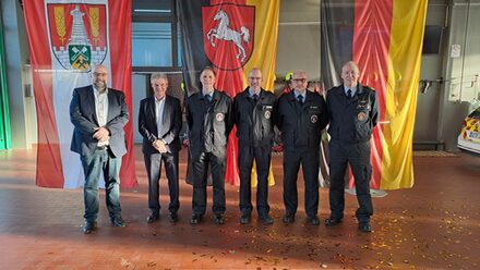 Gruppenbild der Beförderungen bei der Berufsfeuerwehr