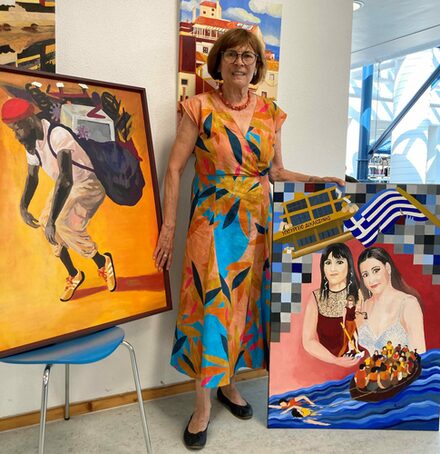 Annette Bindernagel stellt in der Stadtbibliothek Salzgitter-Bad Bilder von Geflüchteten aus.