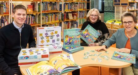 Das Team der Stadtbibliothek (von links): Dr. Hendrik Stehlik, Barbara Henning und Sylvia Fiedler startete ein neues Projekt zur Demokratiebildung an mehreren Schulen.