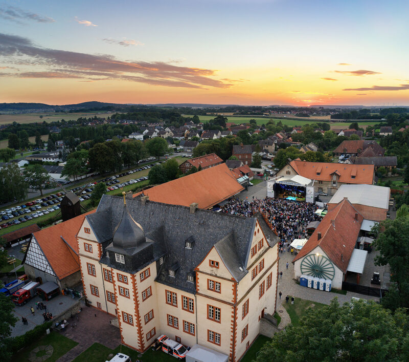 Der Kultursommer im Innenhof von Schloß Salder ist eine Besonderheit in Salzgitter.